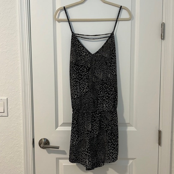 Fabletics Black & White Joel Constellation Print Black White Romper  Large - Picture 12 of 13